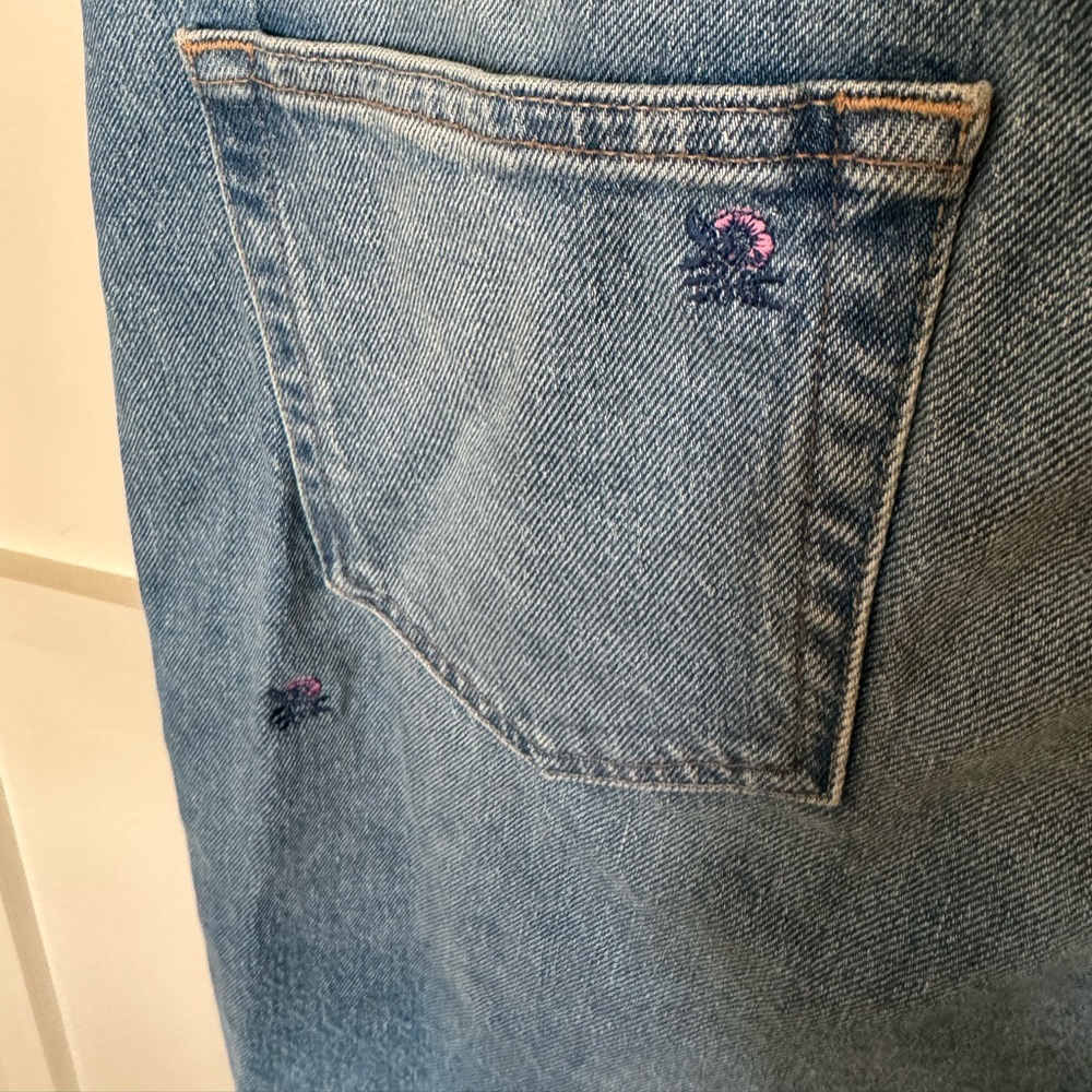 NWOT Embroidered Lucky Brand Mid Rise
Boyfriend Floral Jeans, Sz 6 - Picture 6 of 12